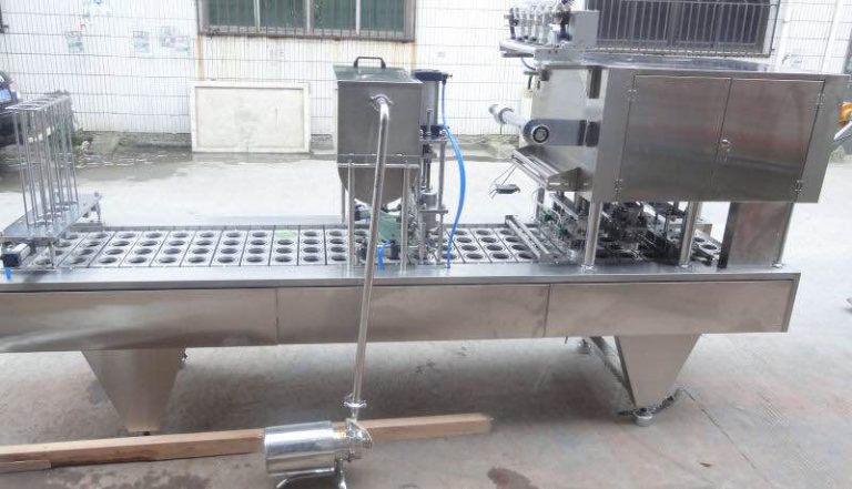 Máy-chiết-rót-dán-miệng-cốc-sữa-2-768x441